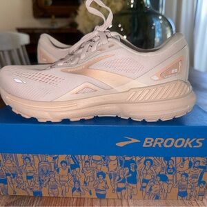 Brooks Adrenaline GTS 23 women’s 6.5